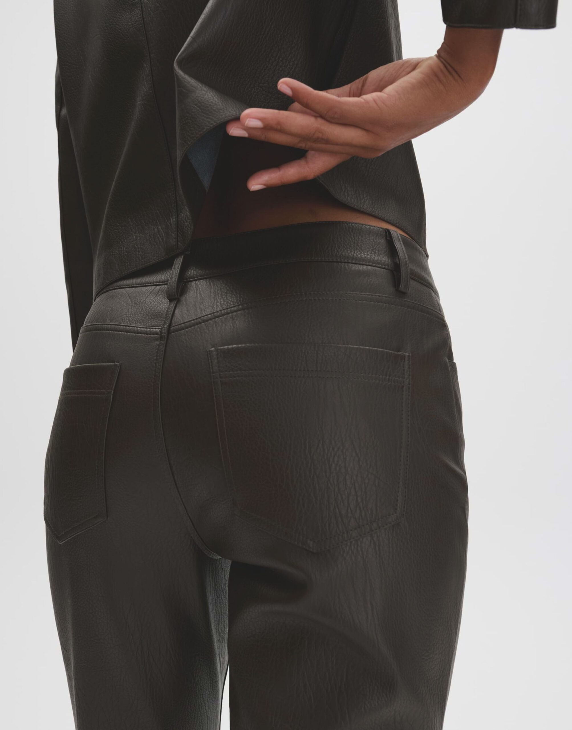 someday. Carile Texture City Pants in Lederoptik – Bild 5