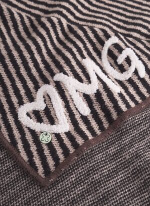 Codello Gestricktes Dreieckstuch aus weicher Wollmischung mit Streifengrund und OMG-Patches