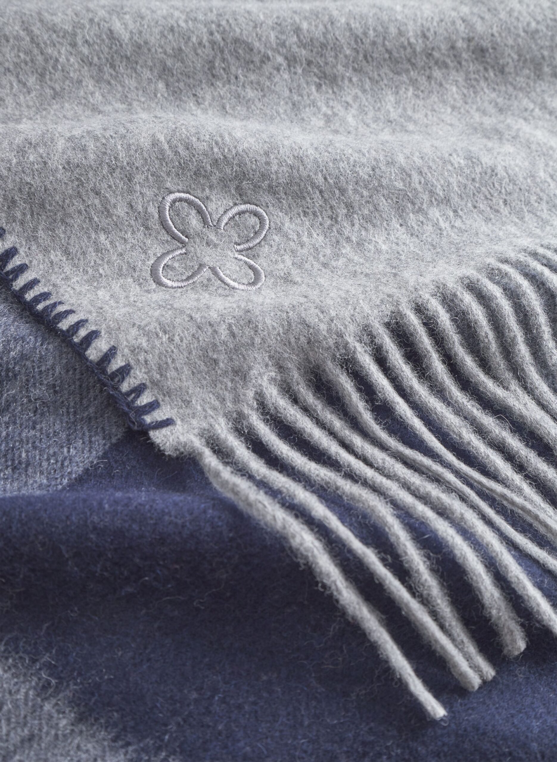 Codello Dreieckstuch aus Wolle mit gewebtem Streifen