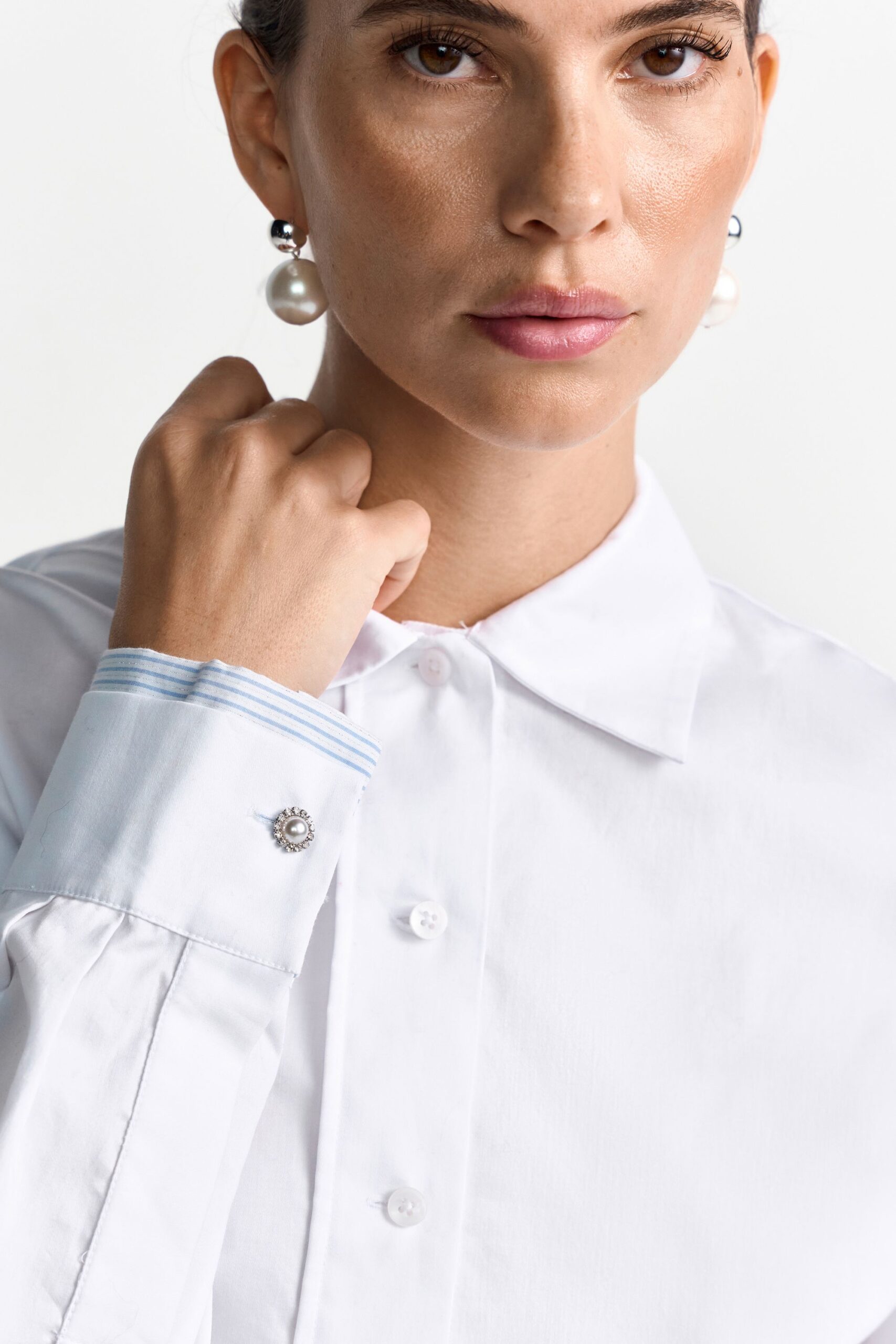 Rich & Royal Cropped Cotton Blouse with Contrast Fabric – Bild 3