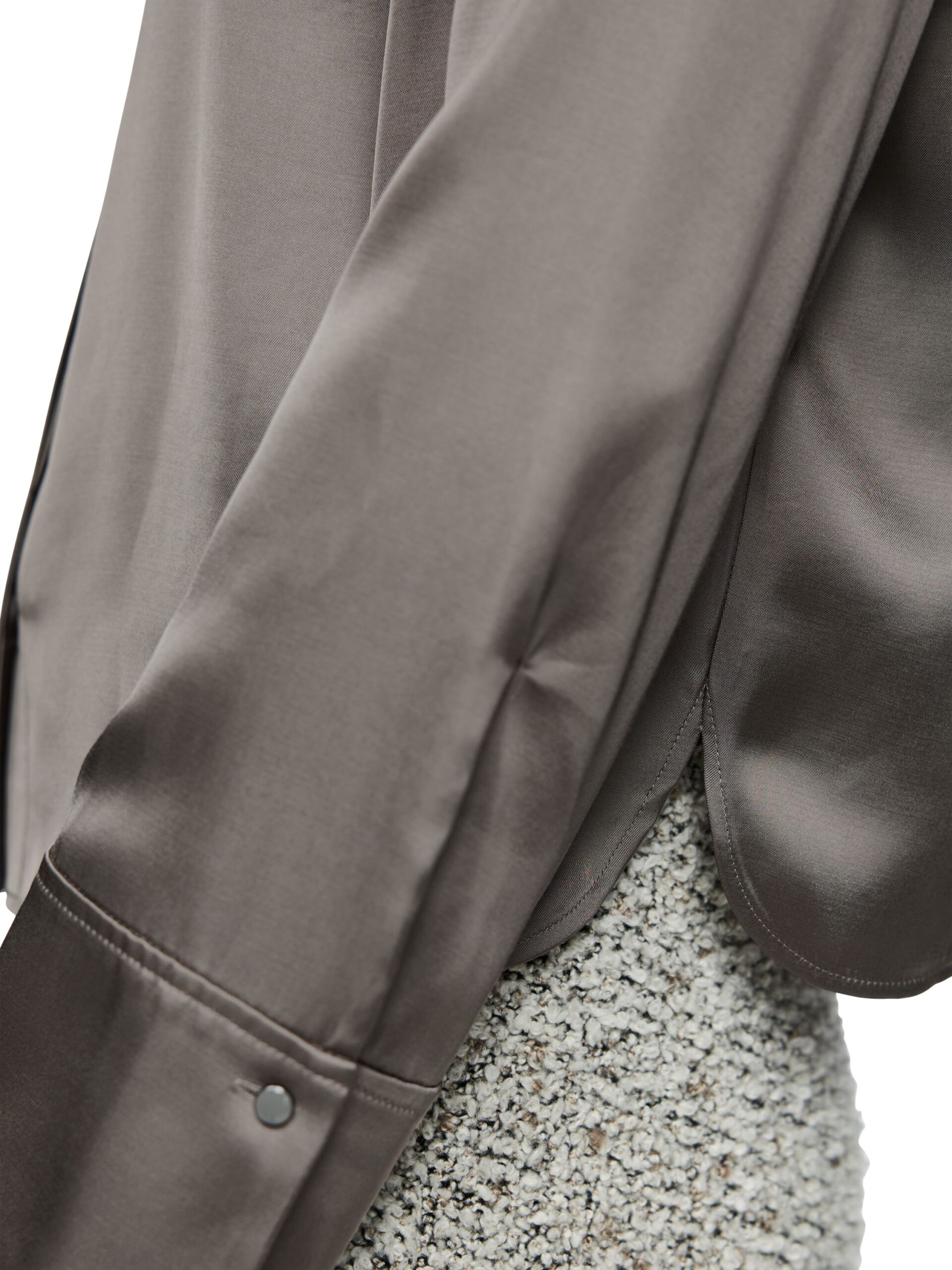 Marc Cain Collections Feminine Bluse mit Schluppe – Bild 3