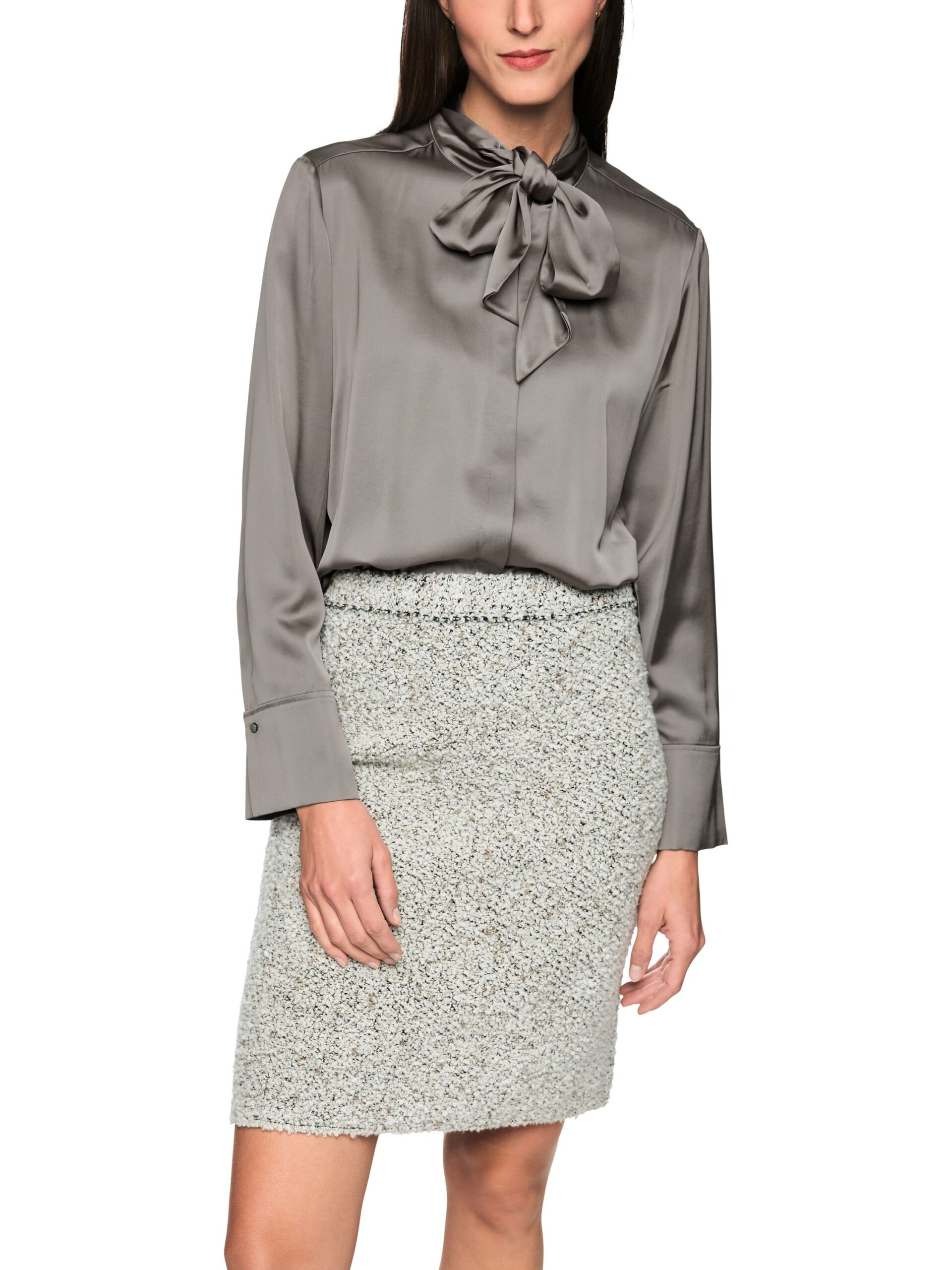 Marc Cain Collections Feminine Bluse mit Schluppe – Bild 5