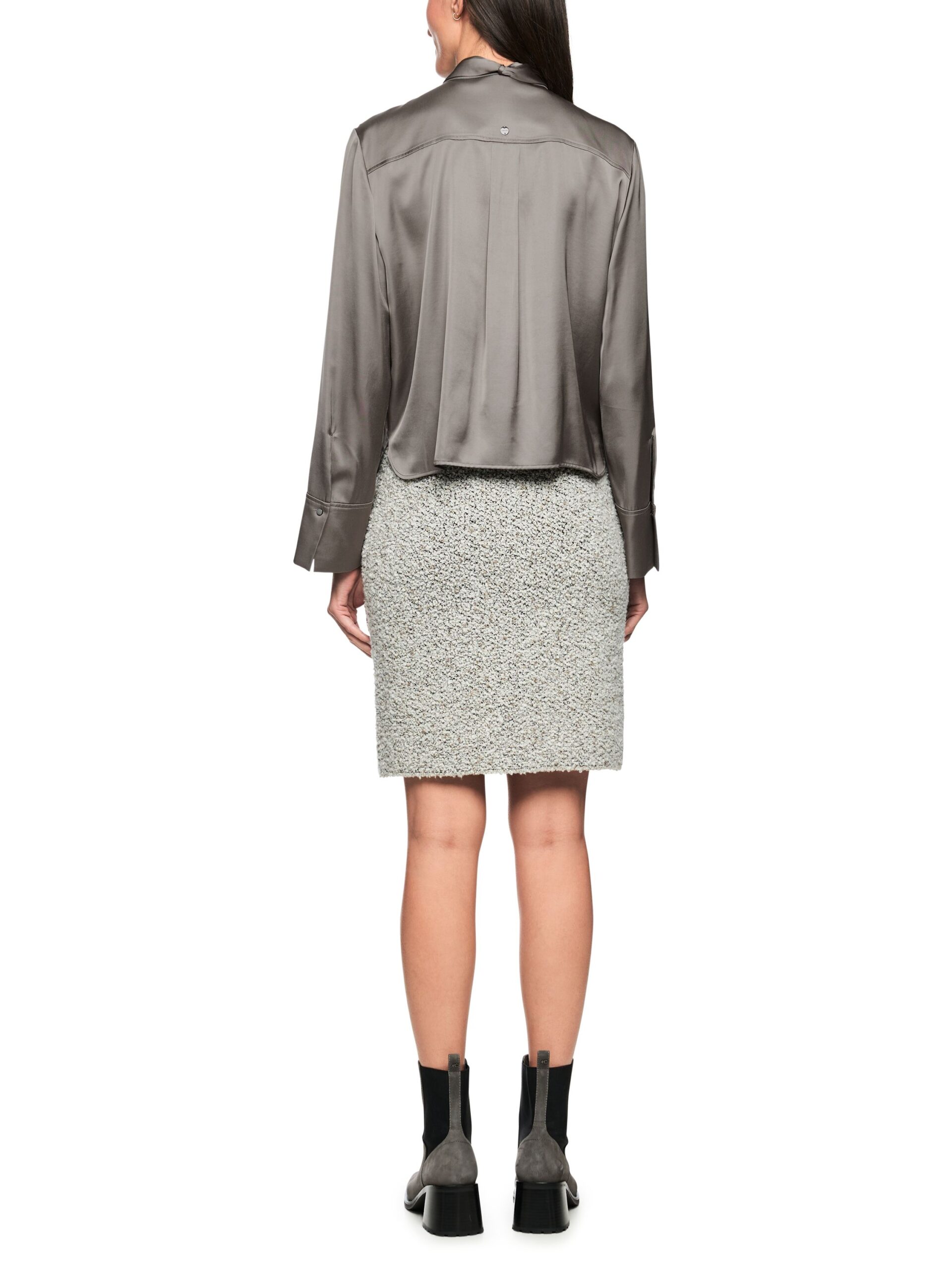 Marc Cain Collections Feminine Bluse mit Schluppe – Bild 7