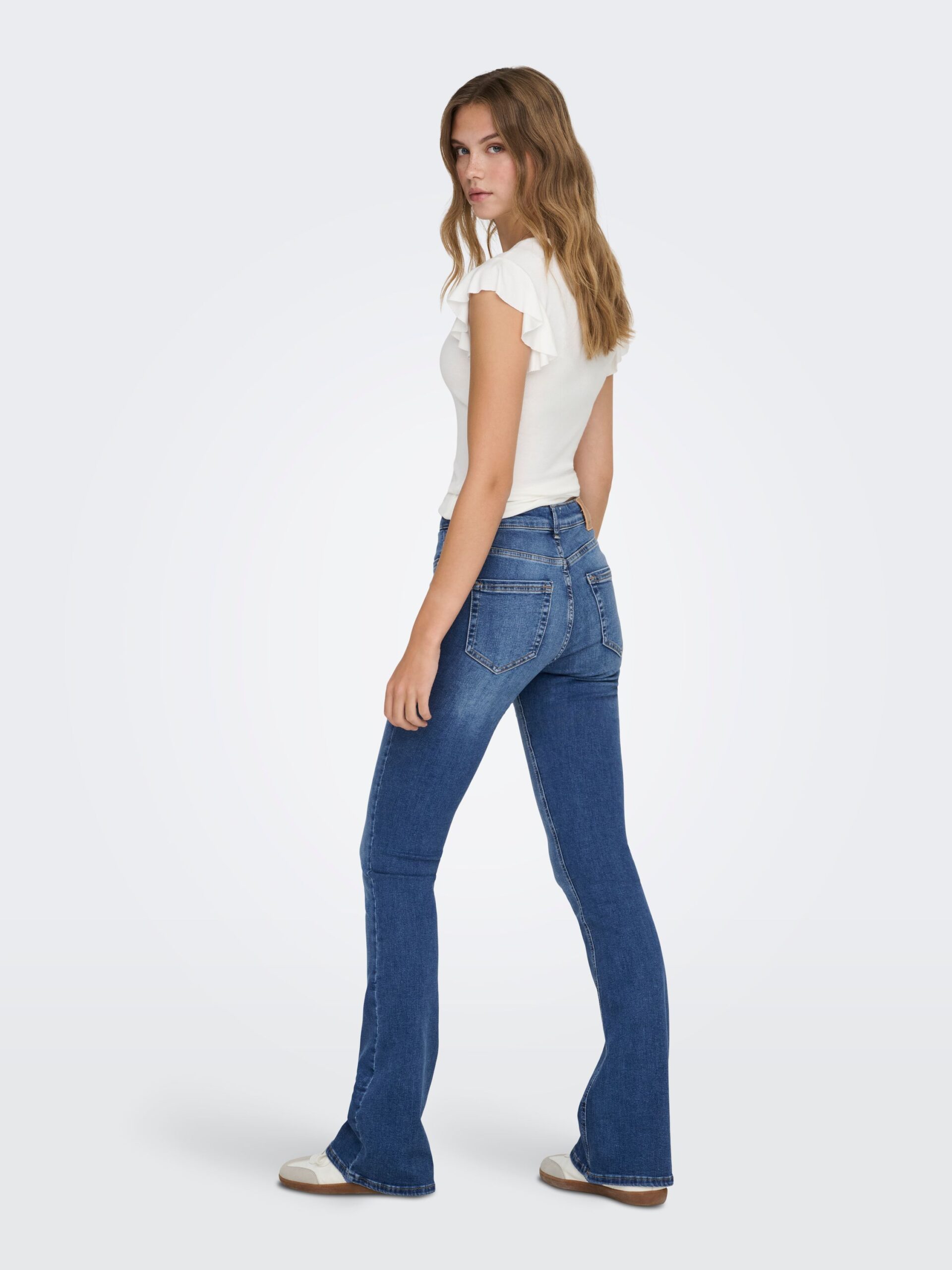 ONLY Flared Jeans mit mittlerer Taille – Bild 6