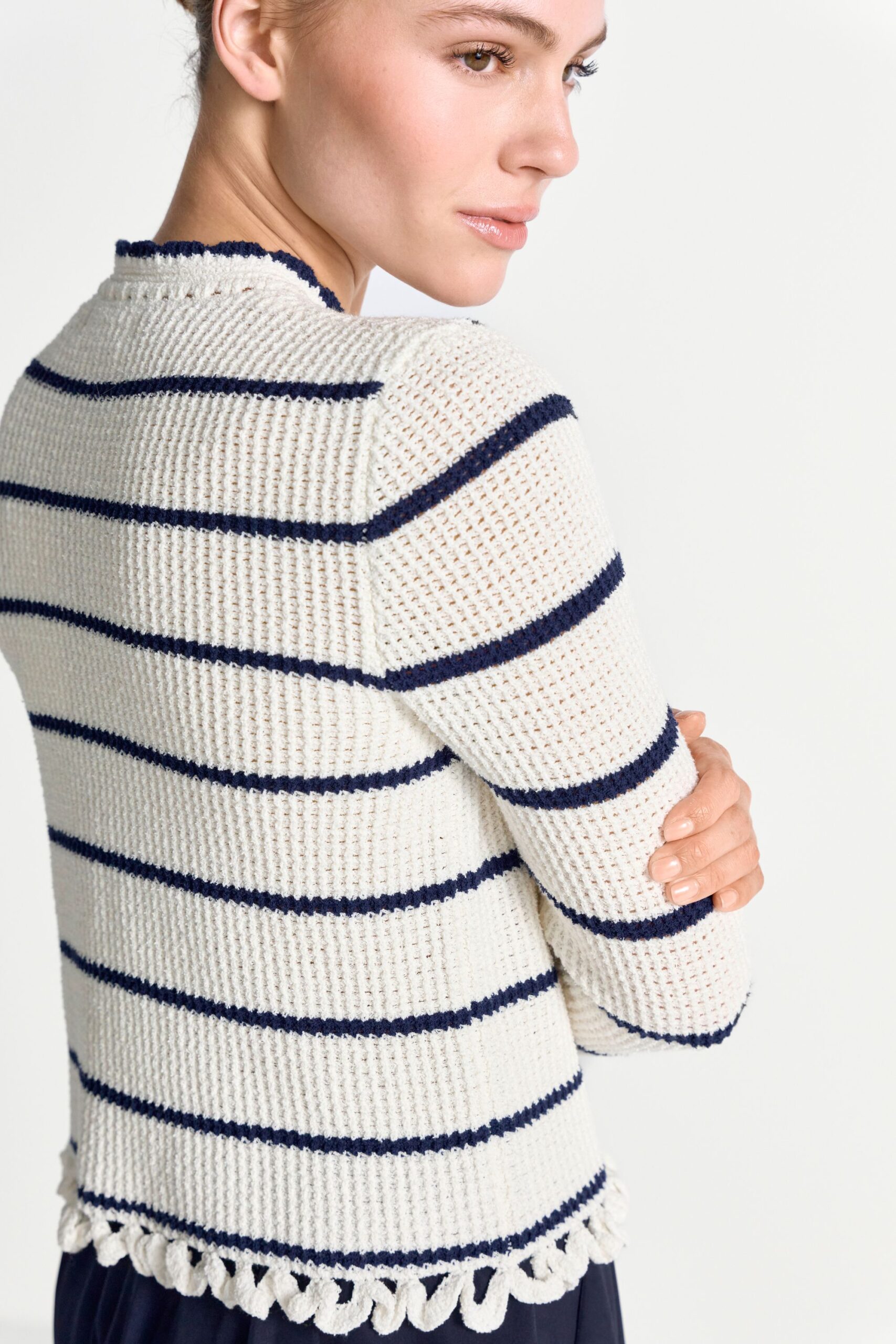 Rich & Royal Strickjacke mit Schlingenfransen – Bild 5