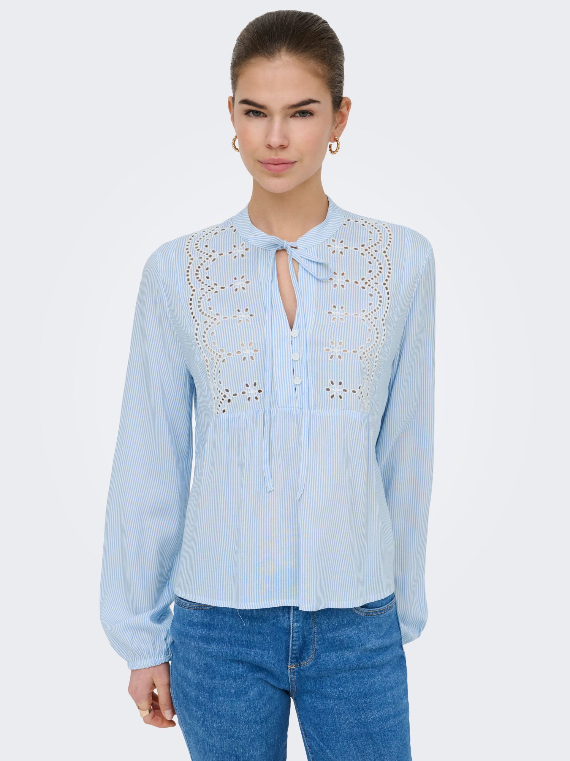 ONLY Damenbluse ONLLENNYO LS EMBROID V-NECK TOP NOO – Bild 5