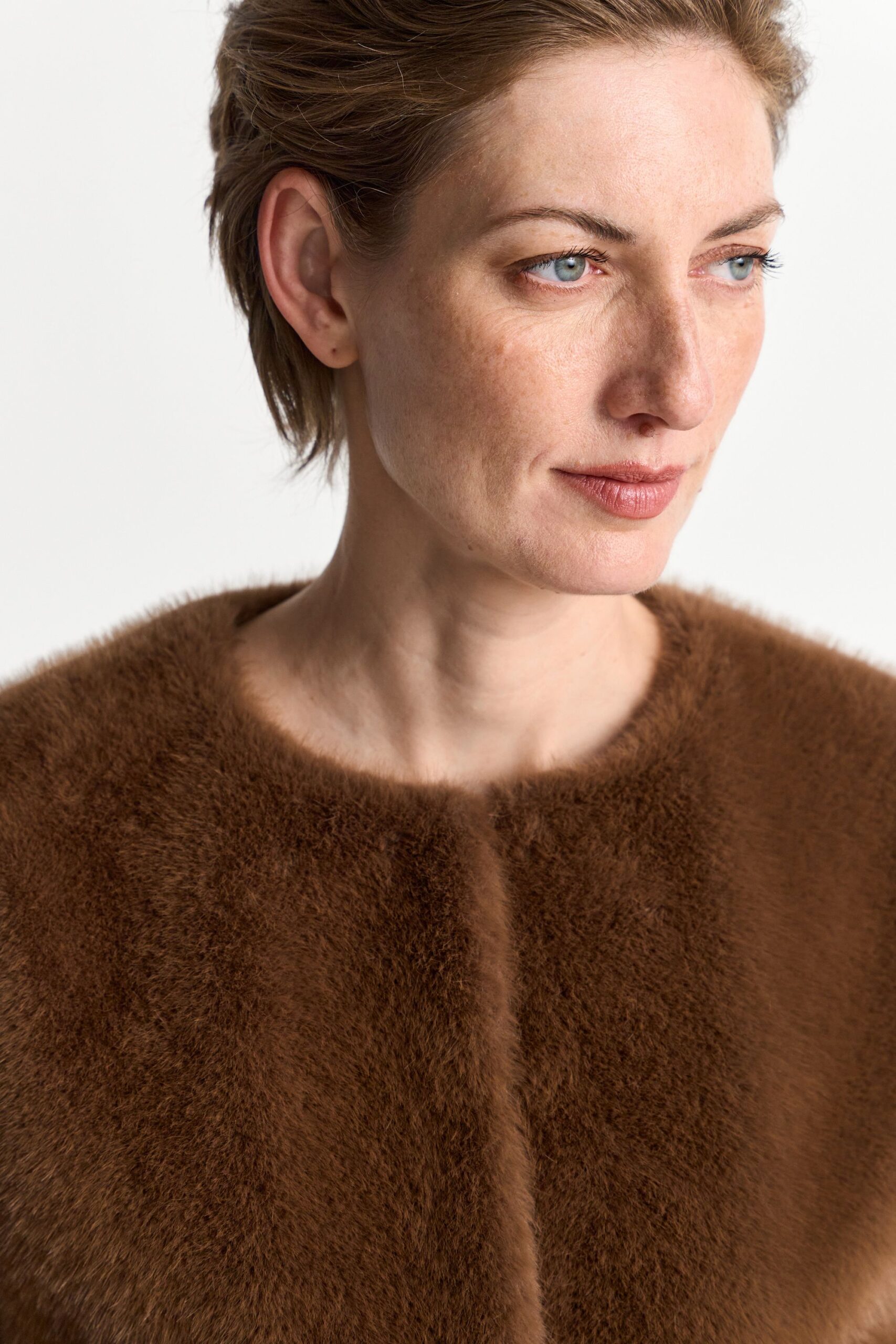 Rich & Royal Boxy Faux Fur Jacket Collarless – Bild 2