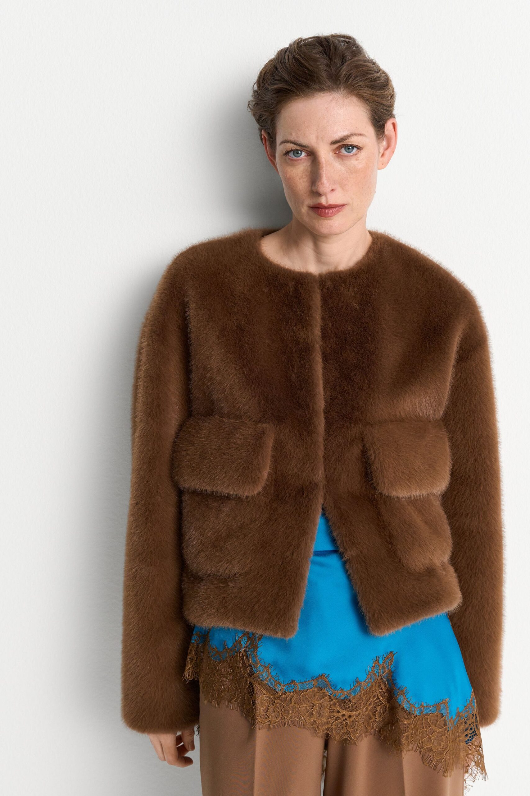 Rich & Royal Boxy Faux Fur Jacket Collarless – Bild 5