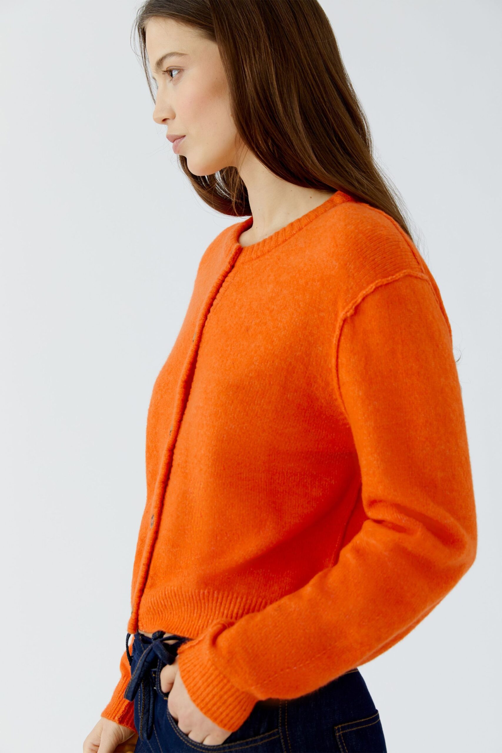 Oui ILAYA Strickjacke mit Wolle und Hornoptik-Knöpfen – Bild 4