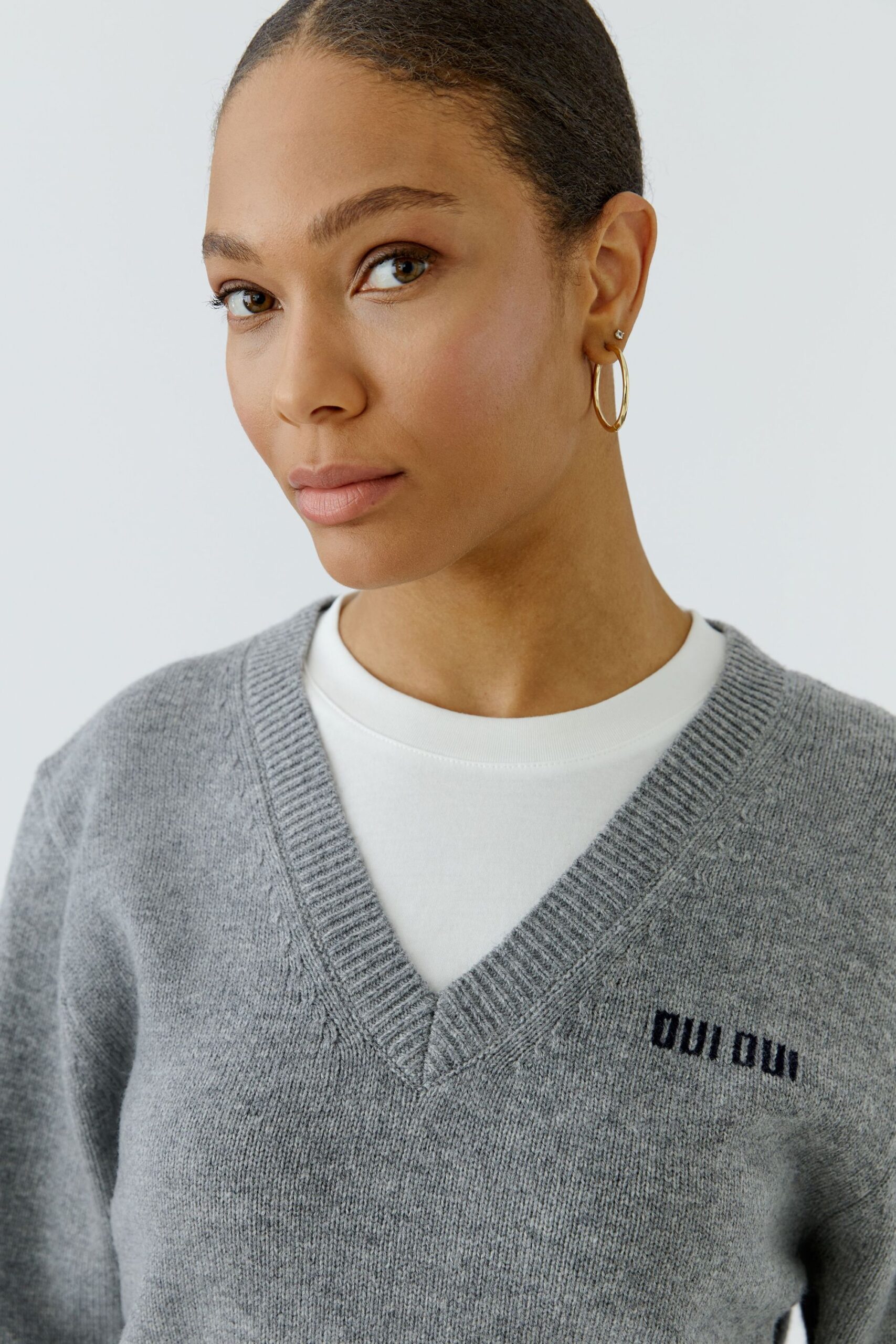 Oui Strickpullover mit V-Ausschnitt und verkürzter Länge – Bild 5