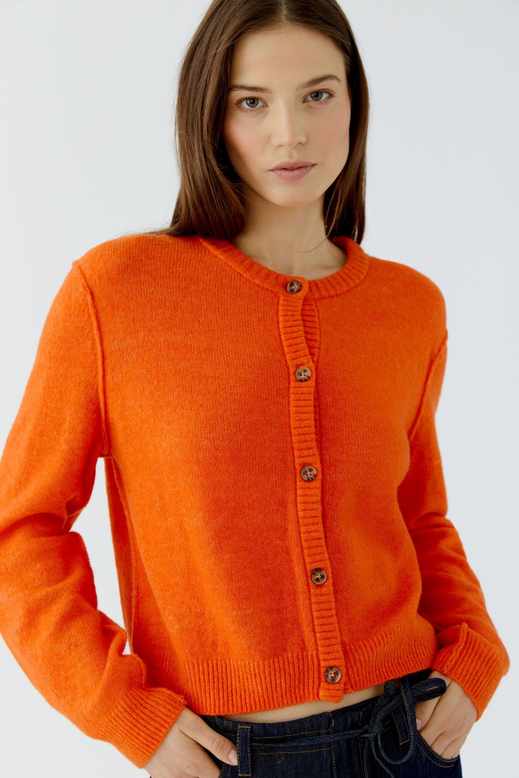 Oui ILAYA Strickjacke mit Wolle und Hornoptik-Knöpfen – Bild 5