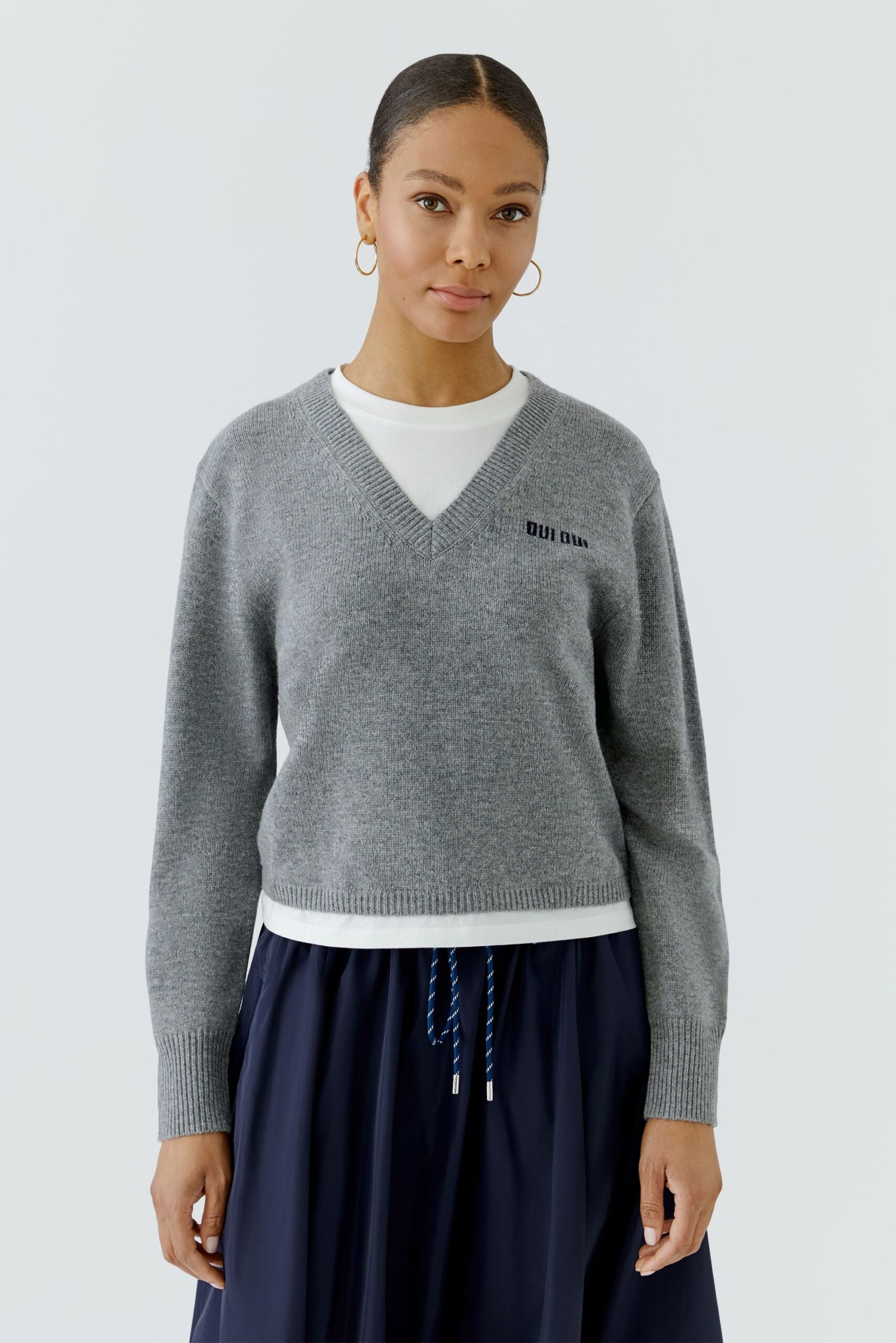 Oui Strickpullover mit V-Ausschnitt und verkürzter Länge – Bild 3
