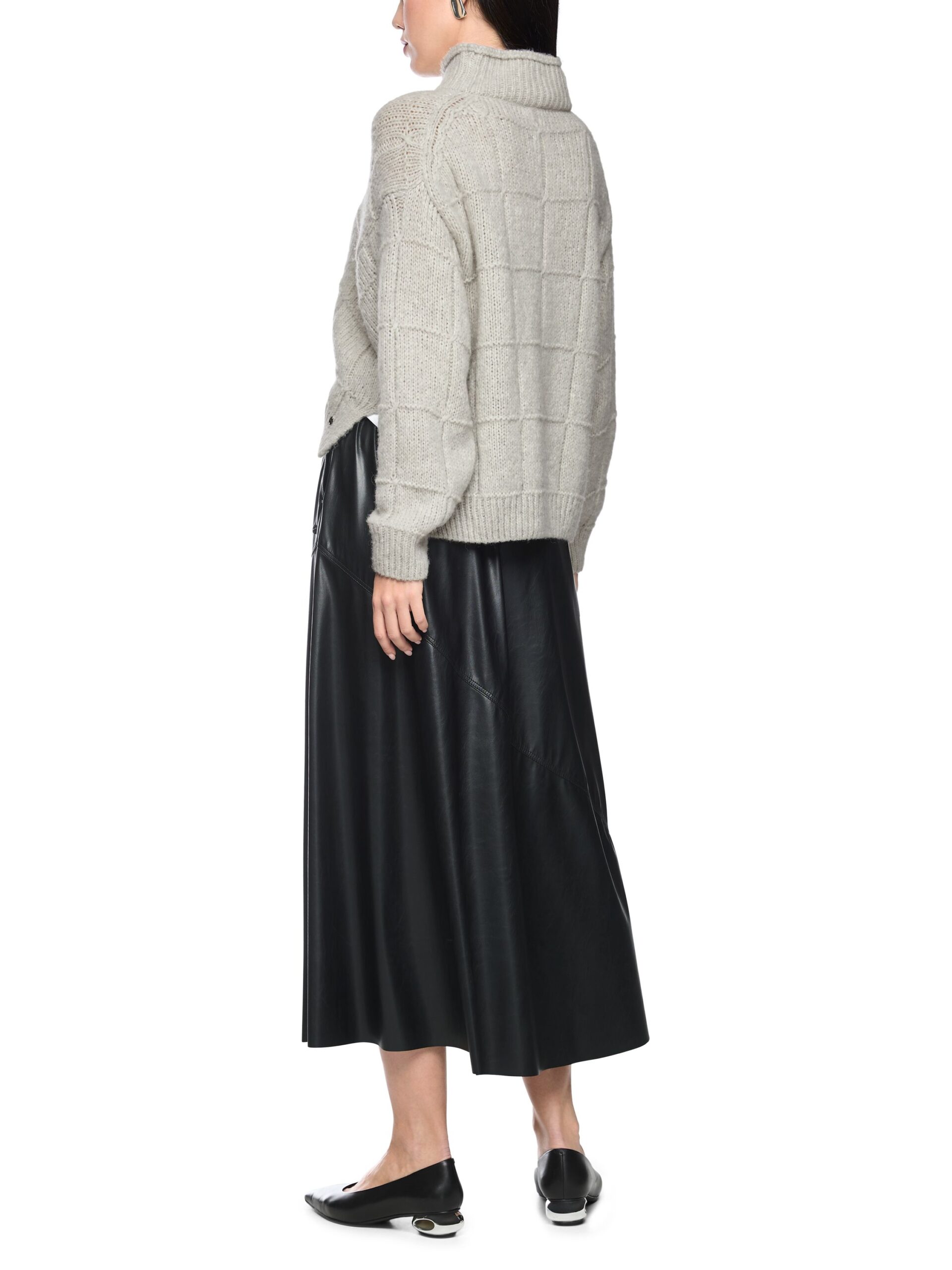 Marc Cain Collections Oversize-Pullover mit Turtleneck und Reliefstrick – Bild 6