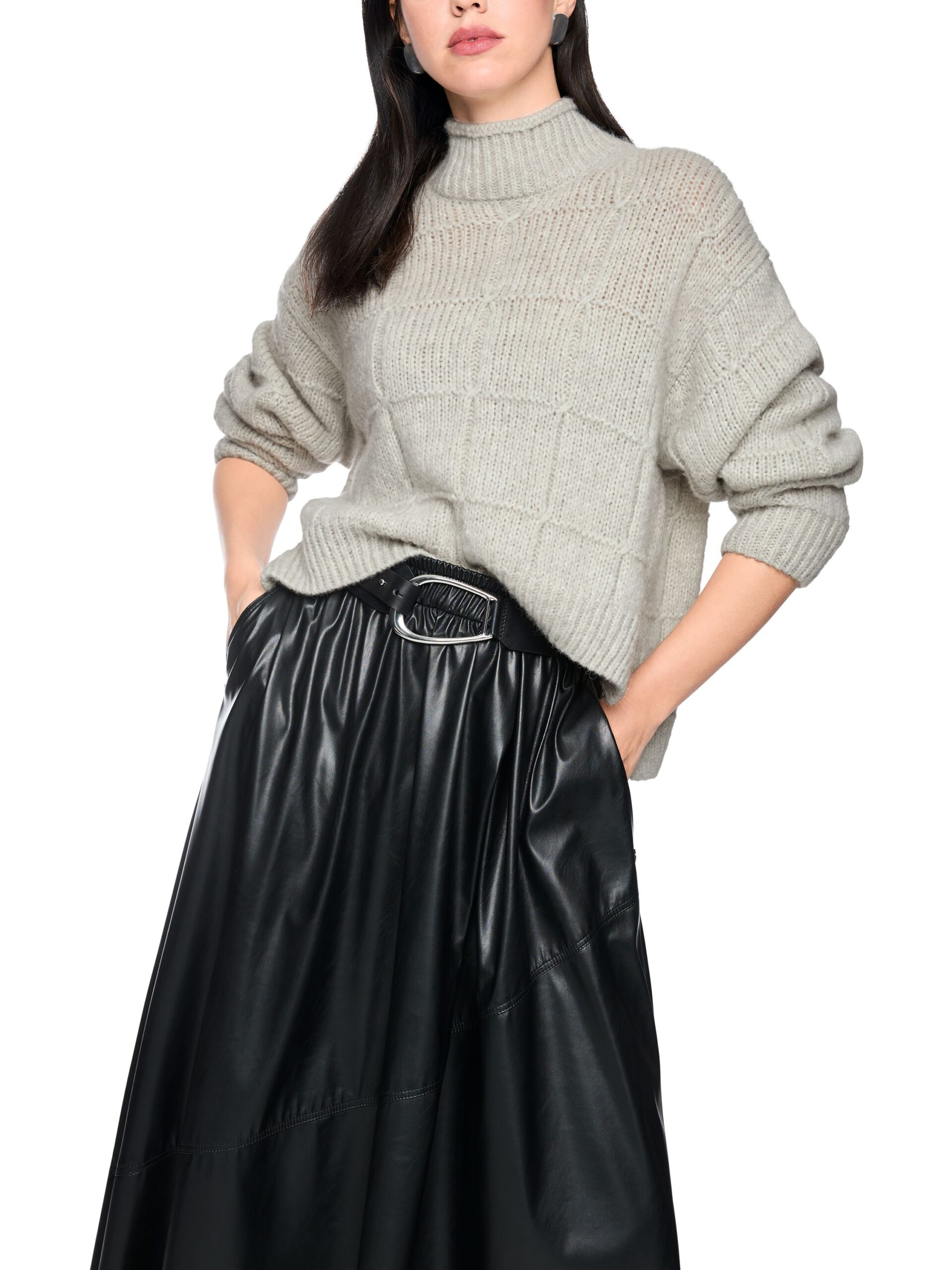 Marc Cain Collections Oversize-Pullover mit Turtleneck und Reliefstrick – Bild 3