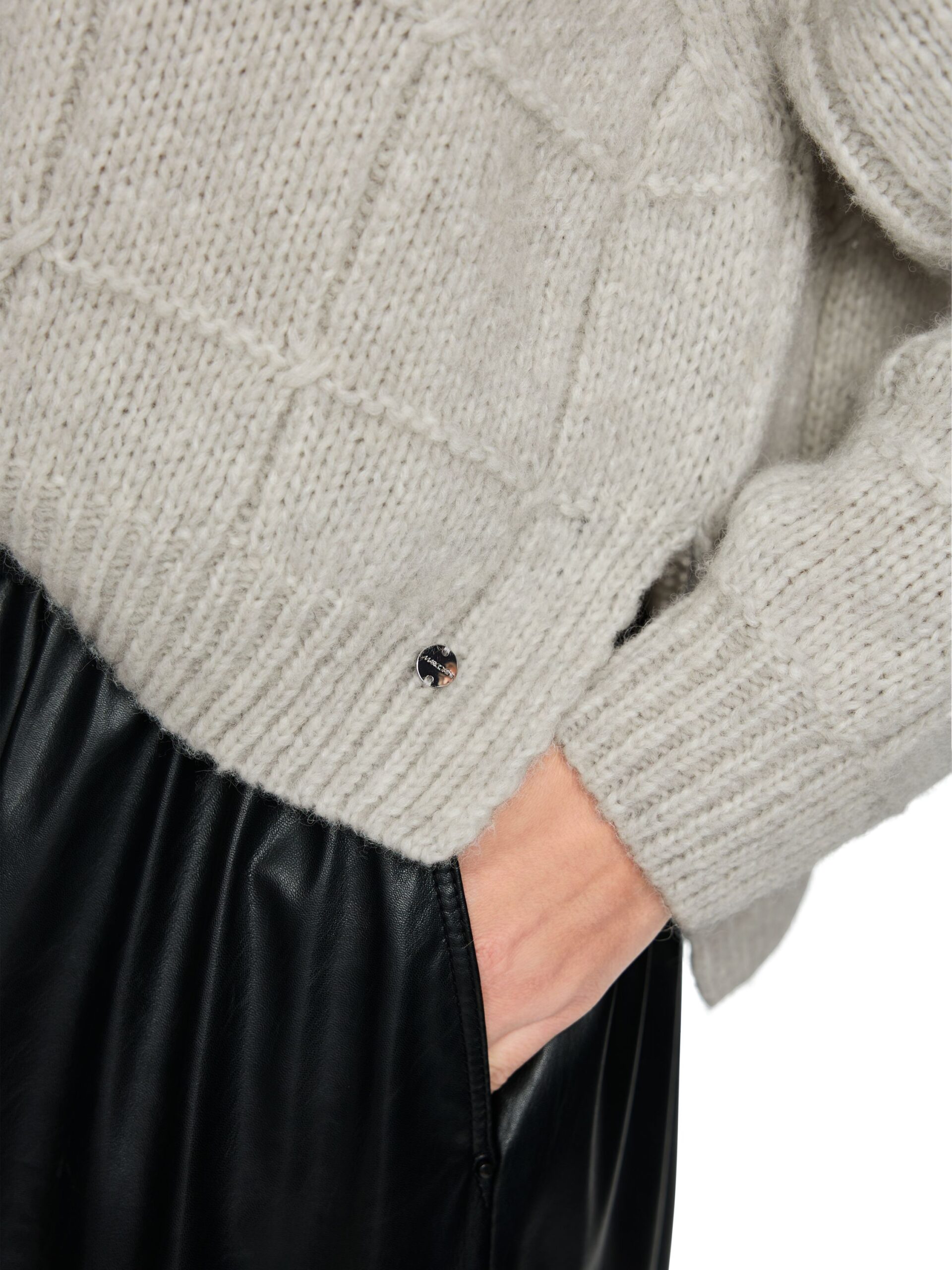 Marc Cain Collections Oversize-Pullover mit Turtleneck und Reliefstrick – Bild 4