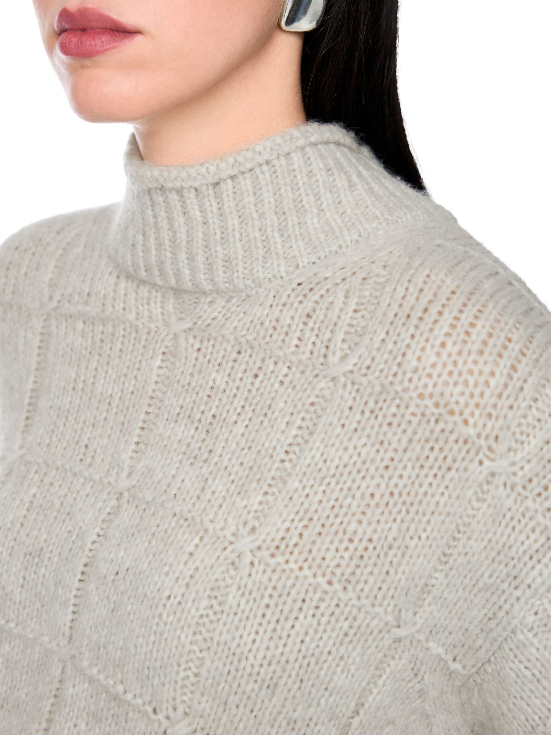 Marc Cain Collections Oversize-Pullover mit Turtleneck und Reliefstrick – Bild 5