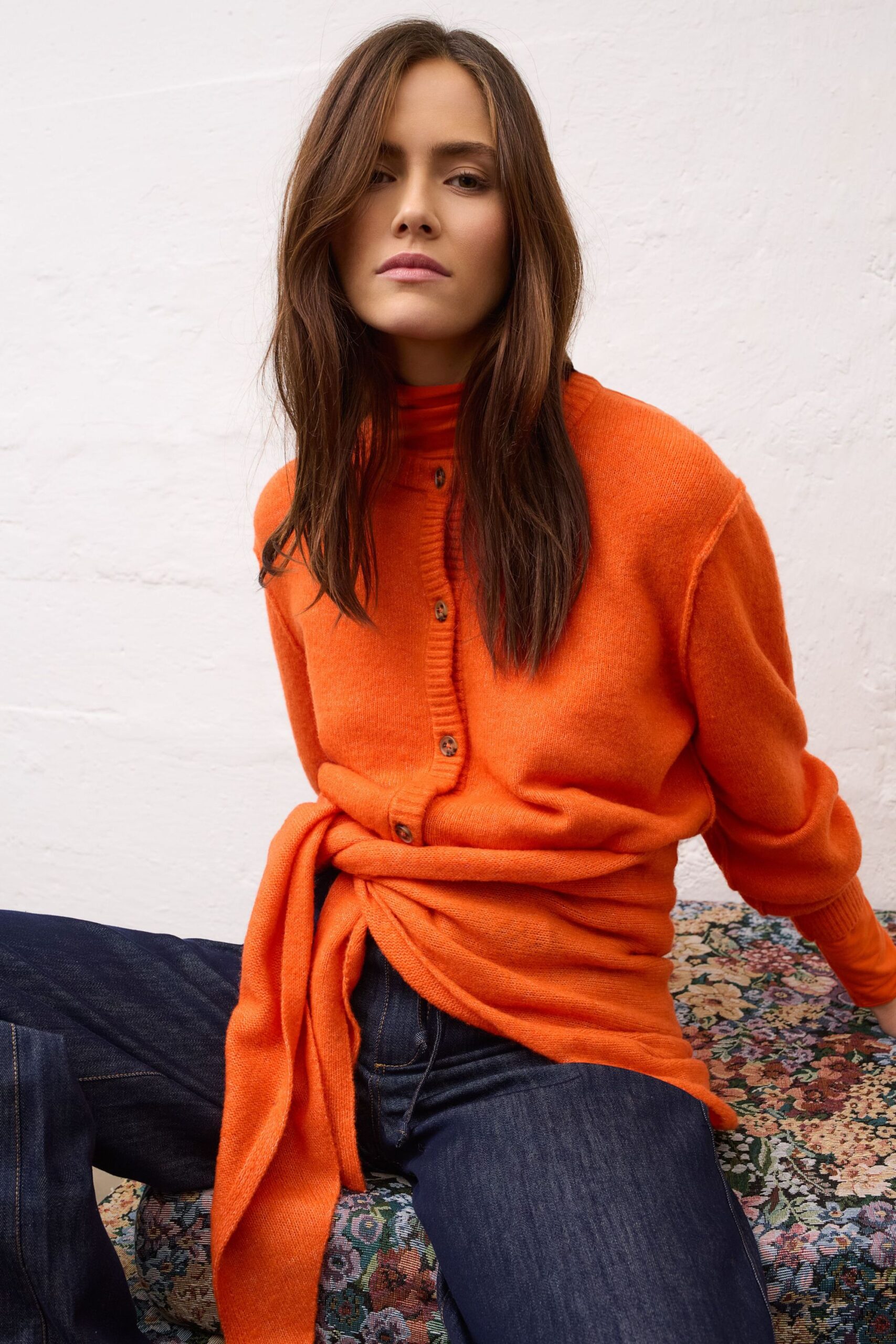 Oui ILAYA Strickjacke mit Wolle und Hornoptik-Knöpfen – Bild 7
