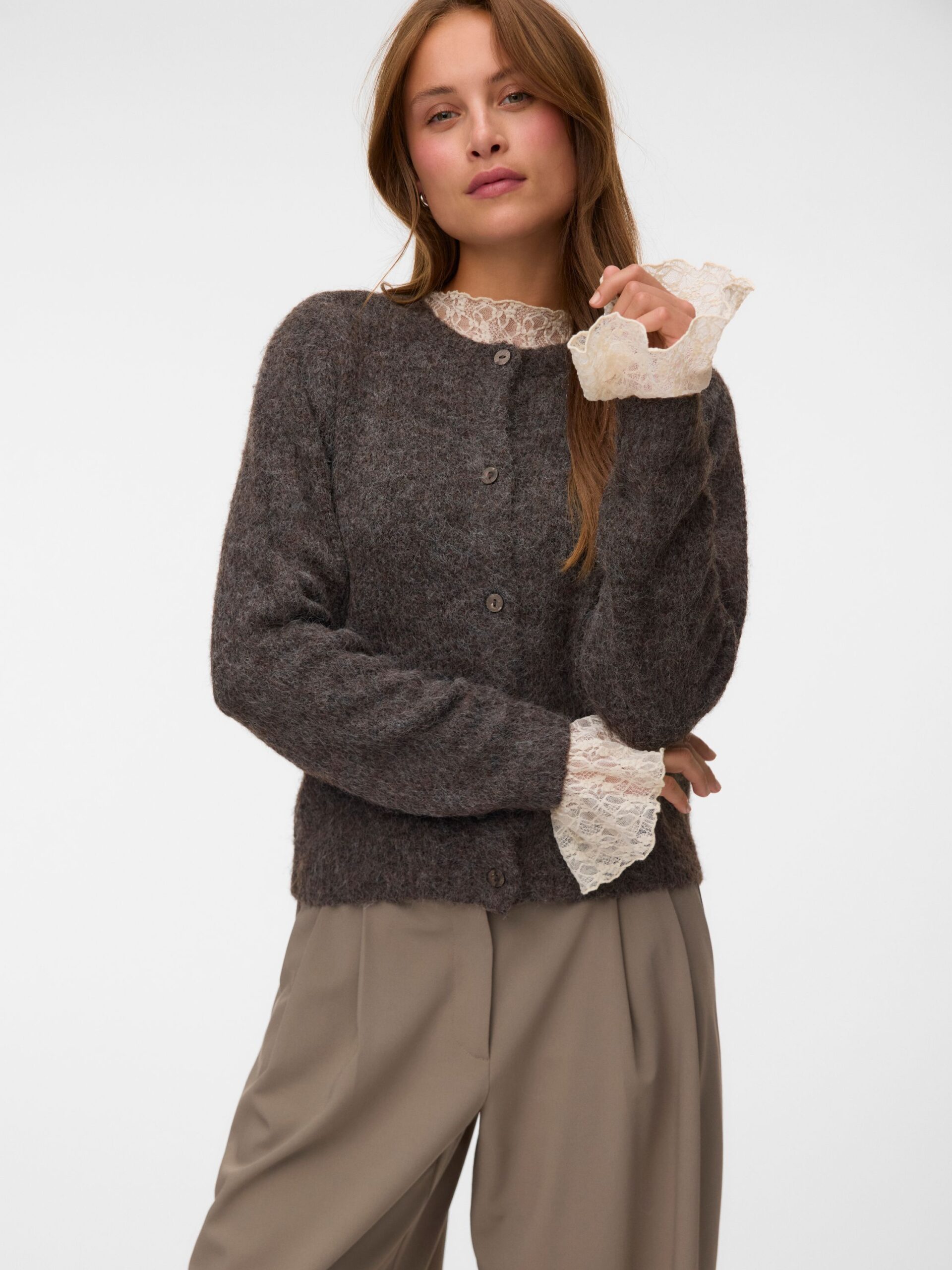 VERO MODA Grob gestrickter Cardigan mit Rundhalsausschnitt – Bild 3