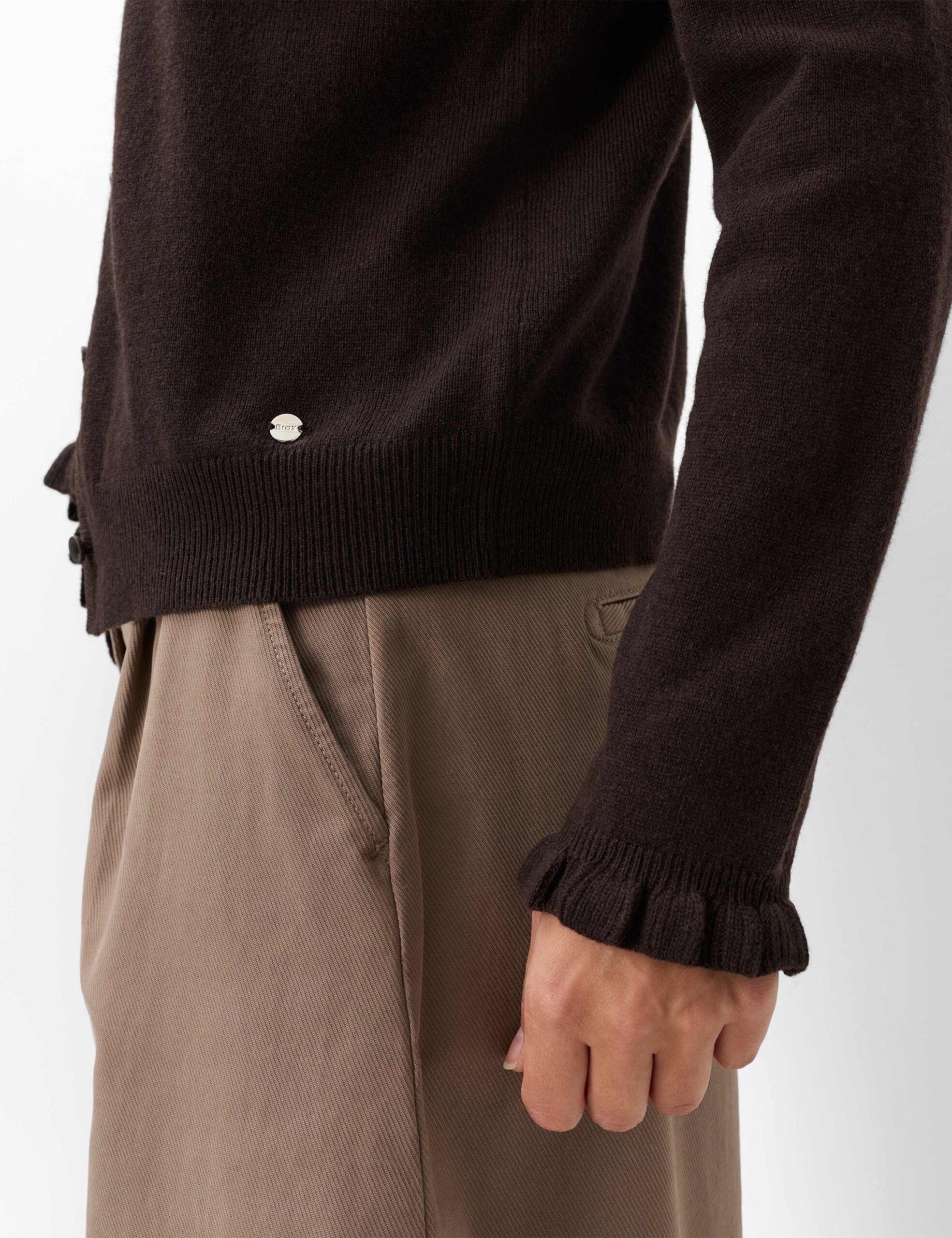 BRAX Strickjacke mit Rüschen und Volant – Bild 4
